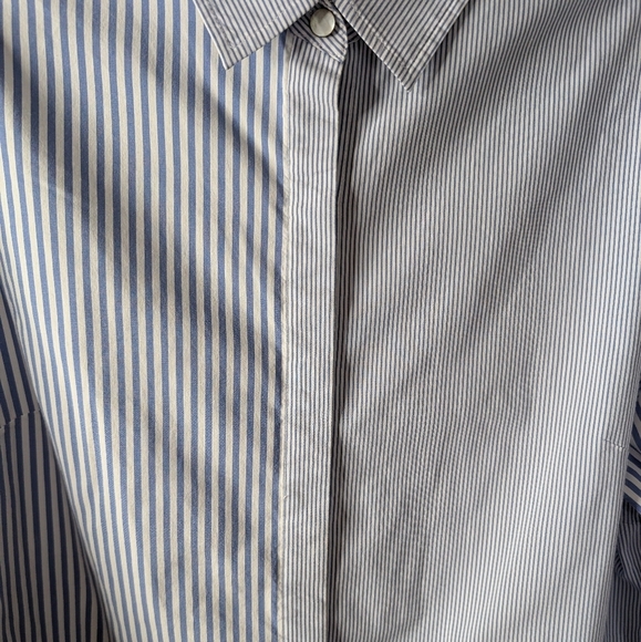 St. John White and Blue Button Down Shirt sz L - Picture 7 of 11